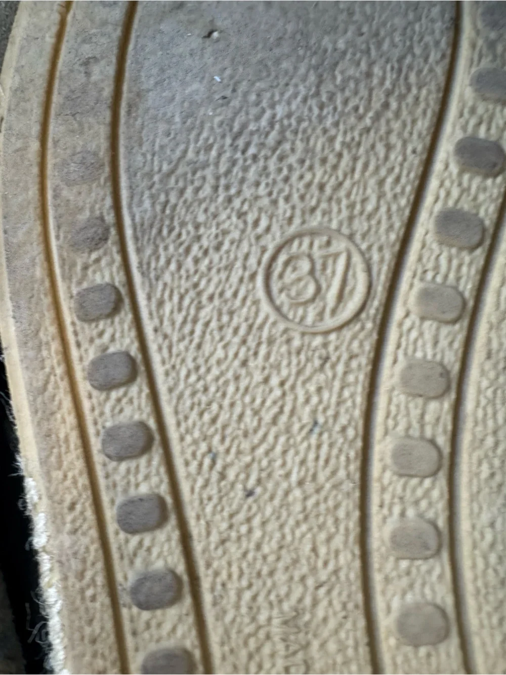 Verbenas Suede Espadrille Flats in Light Gray. Size EU 37
